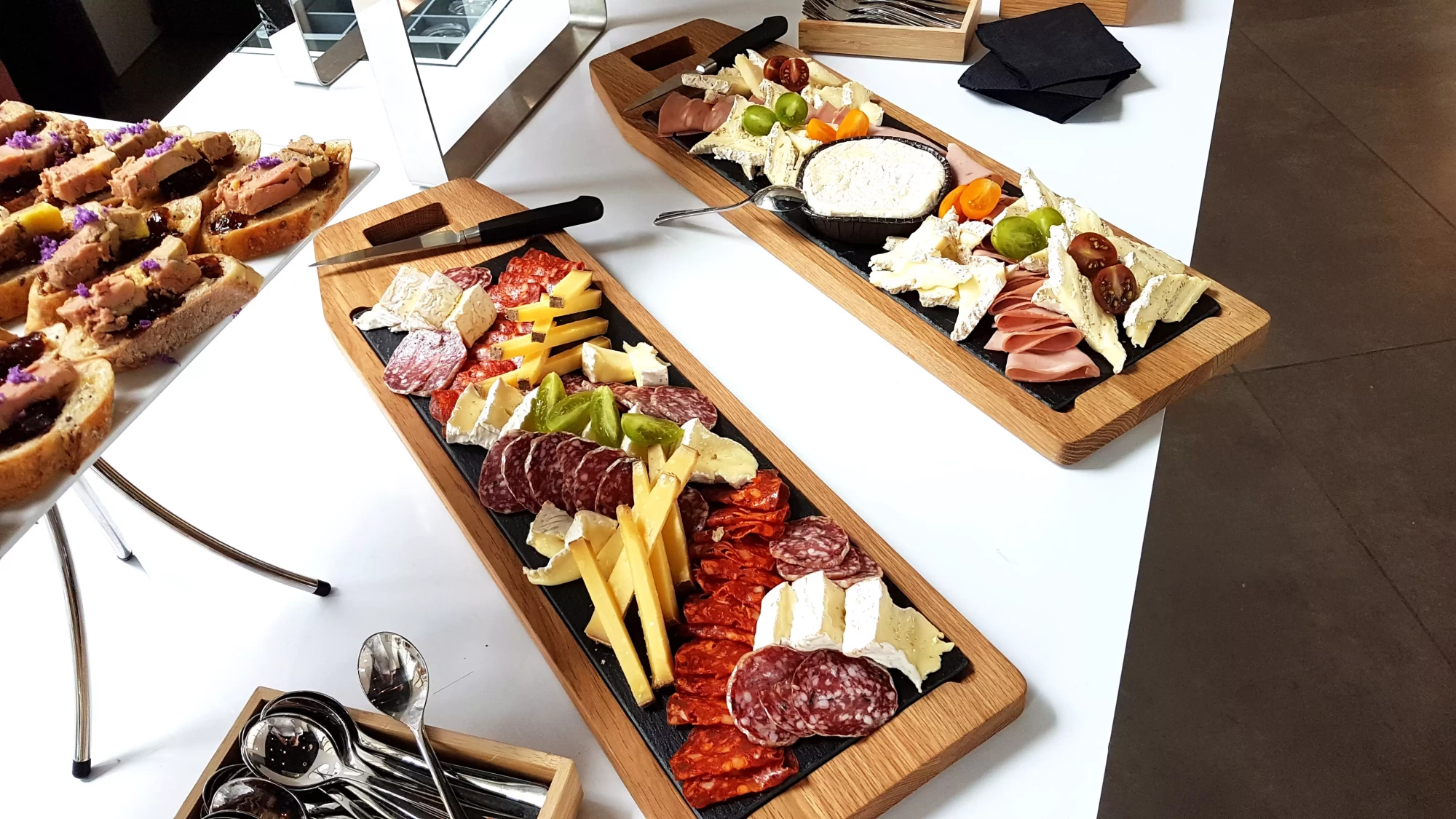 Plateaux-charcuterie-fromages-buffet-gourmand-Samcook-traiteur-IDF